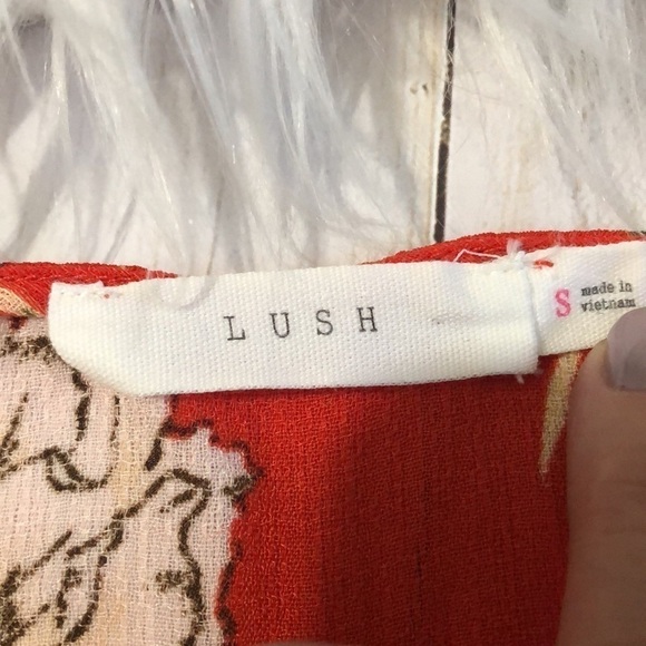 LUSH red floral crop top size small EUC - Picture 4 of 5